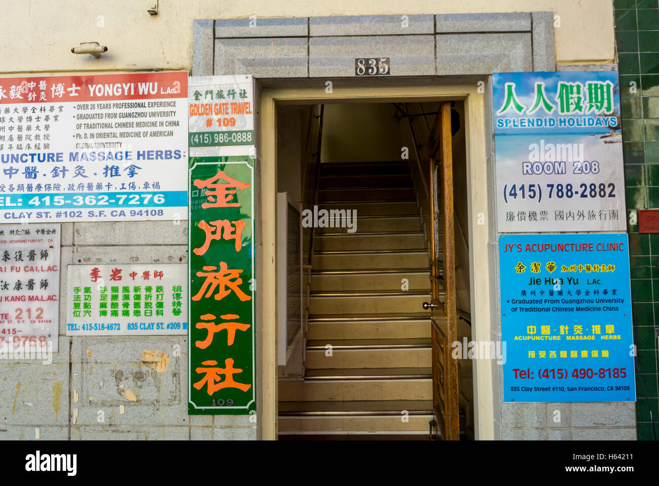 San Francisco, CA, USA, offene Haustür Büros Chinatown mit Kleinunternehmen Zeichen Tages- Stockfoto