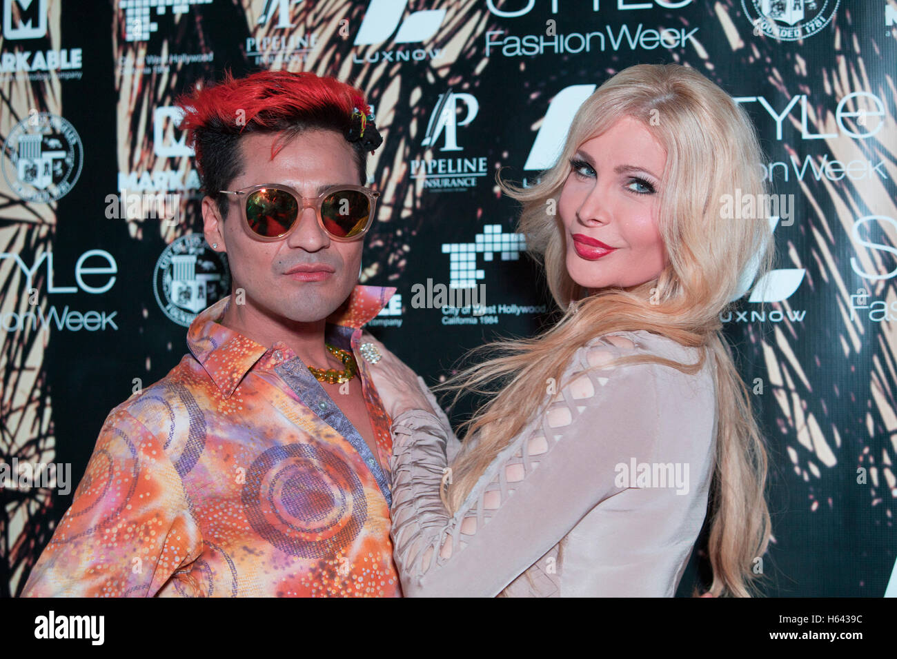 Auf dem roten Teppich in Los Angeles Fashionweek im Pacific Design Center, West Hollywood, Kalifornien.  Mit Entwürfen von Stockfoto