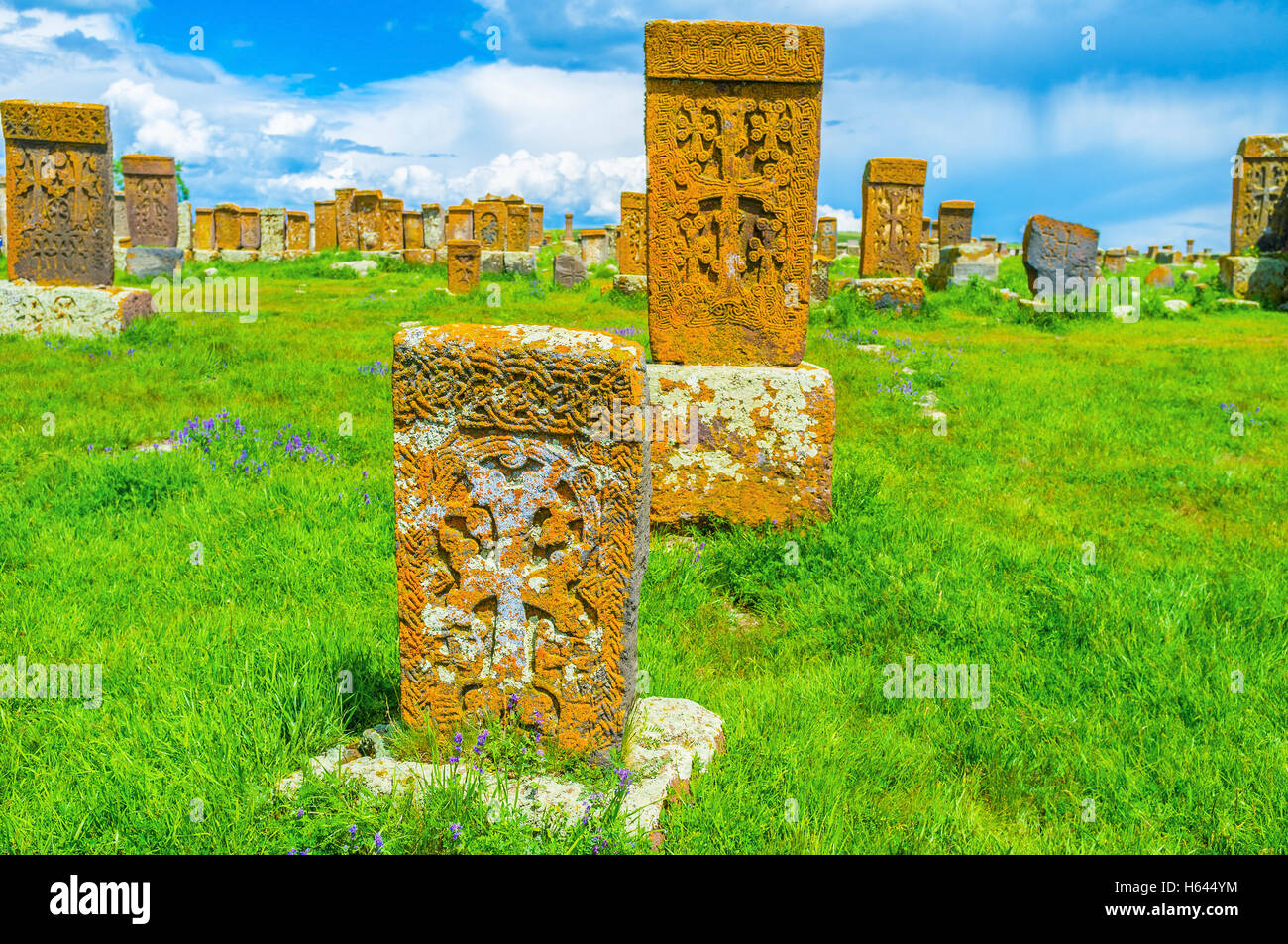 Der mittelalterliche Noratus-Friedhof ist die einzigartige Sammlung der erhaltenen mittelalterlichen Beispiele der nationalen armenischen Kunst Stockfoto