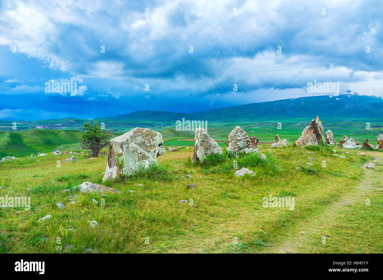 Das prähistorische archäologische Denkmal mit dem Namen Zorats Karer (Armee von Steinen) oder Carahunge, befindet sich im Hochland von Syunik Stockfoto