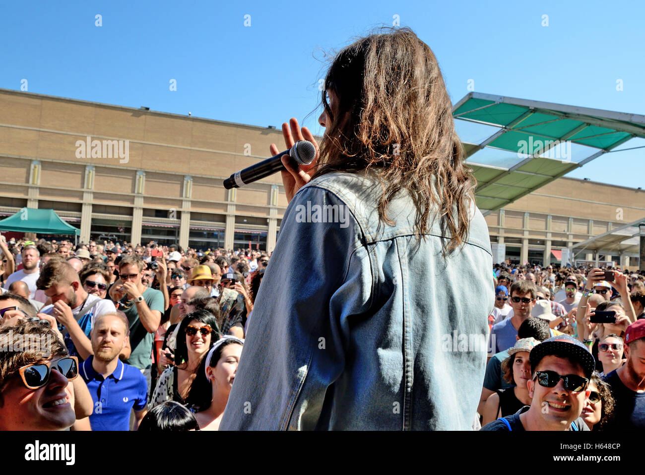 BARCELONA - 18 JUN: Freundlichkeit (Band) in Konzert am Sonar Festival am 18. Juni 2015 in Barcelona, Spanien. Stockfoto