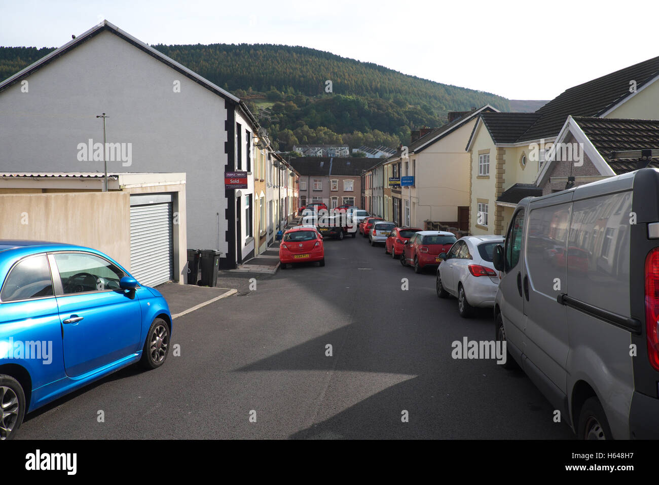 Aberfan, Wales - typischen terrassierten Rücken an Rücken Gehäuse in Aberfan eine kleine ehemalige Bergbaugemeinde in South Wales UK 2016 Stockfoto