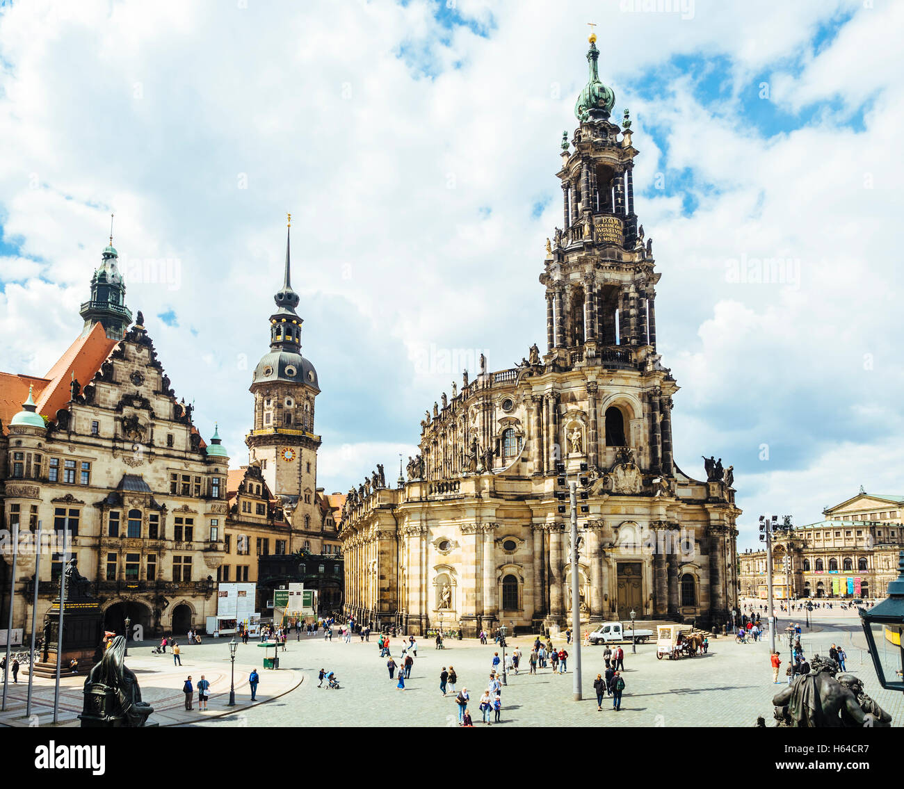 Deutschland, Dresden, Blick zum Hausmannsturm und Dresden Kathedrale am Schlossplatz Stockfoto