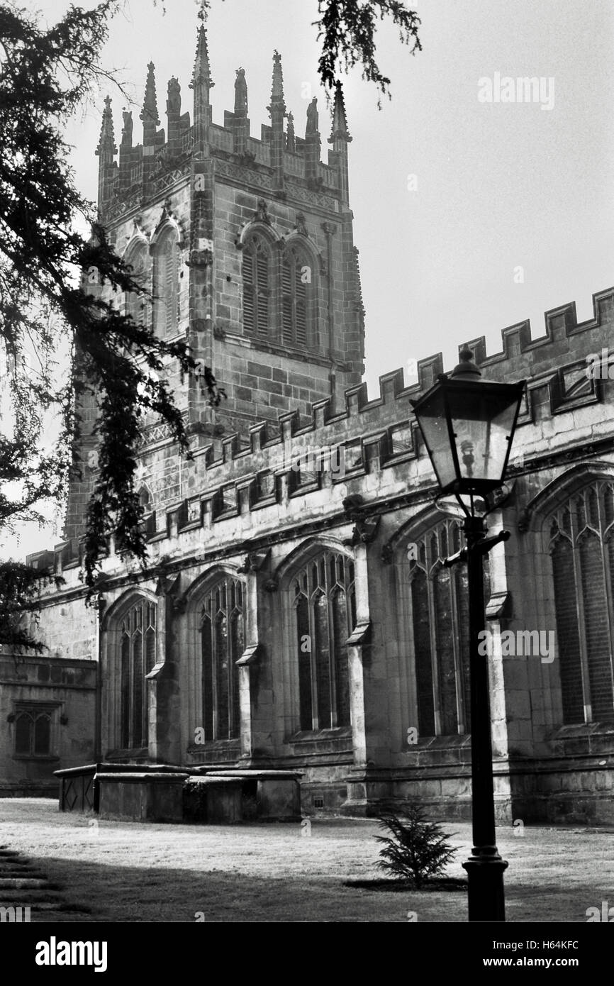 All Saints Church Gresford, North Wales, deren Glocken sind eines der sieben Wunder von Wales. Mit schwarzen und weißen Film fotografiert. Stockfoto