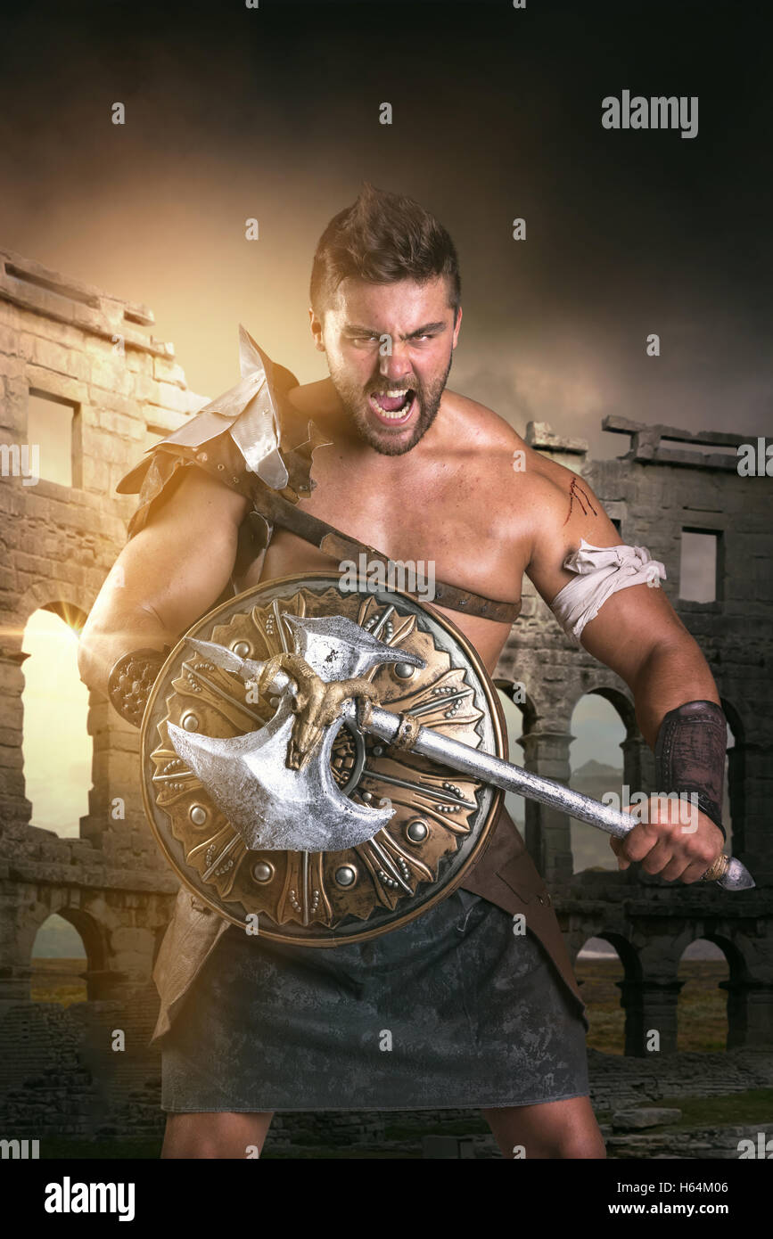 Alter Krieger oder Gladiator in der Arena zu kämpfen bereit Stockfoto
