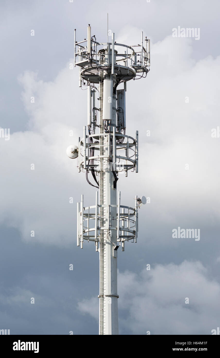 Kommunikation und Zelle Turm Mast. Stockfoto