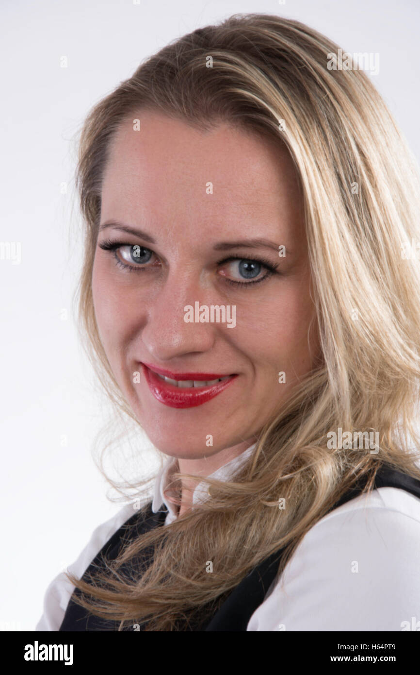 Studioportrait einer jungen blonden Frau, Greater London, England, Vereinigtes Königreich Stockfoto