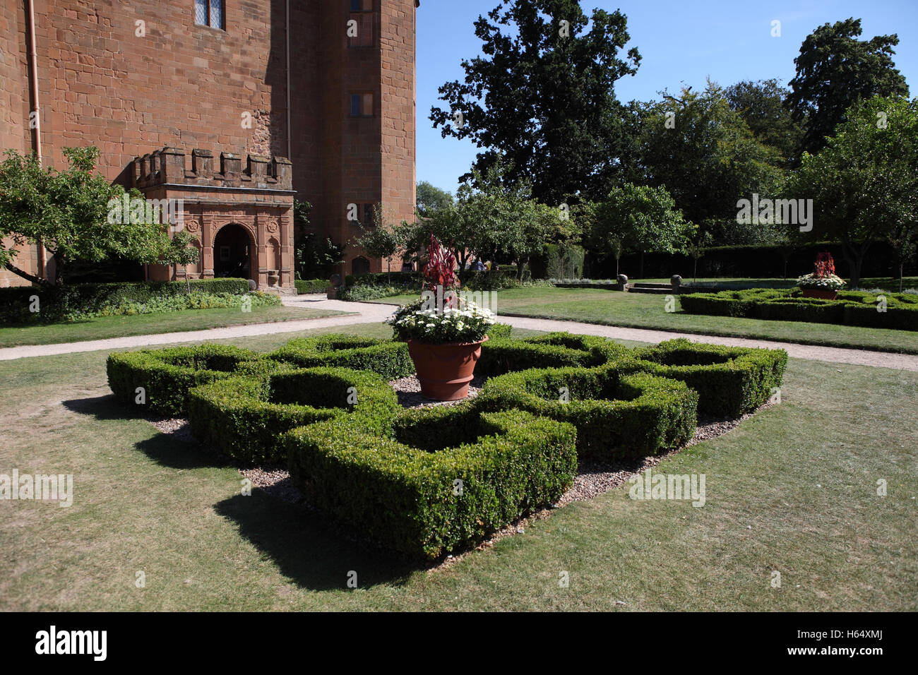 Elizabethan garden Fotos und Bildmaterial in hoher Auflösung Alamy