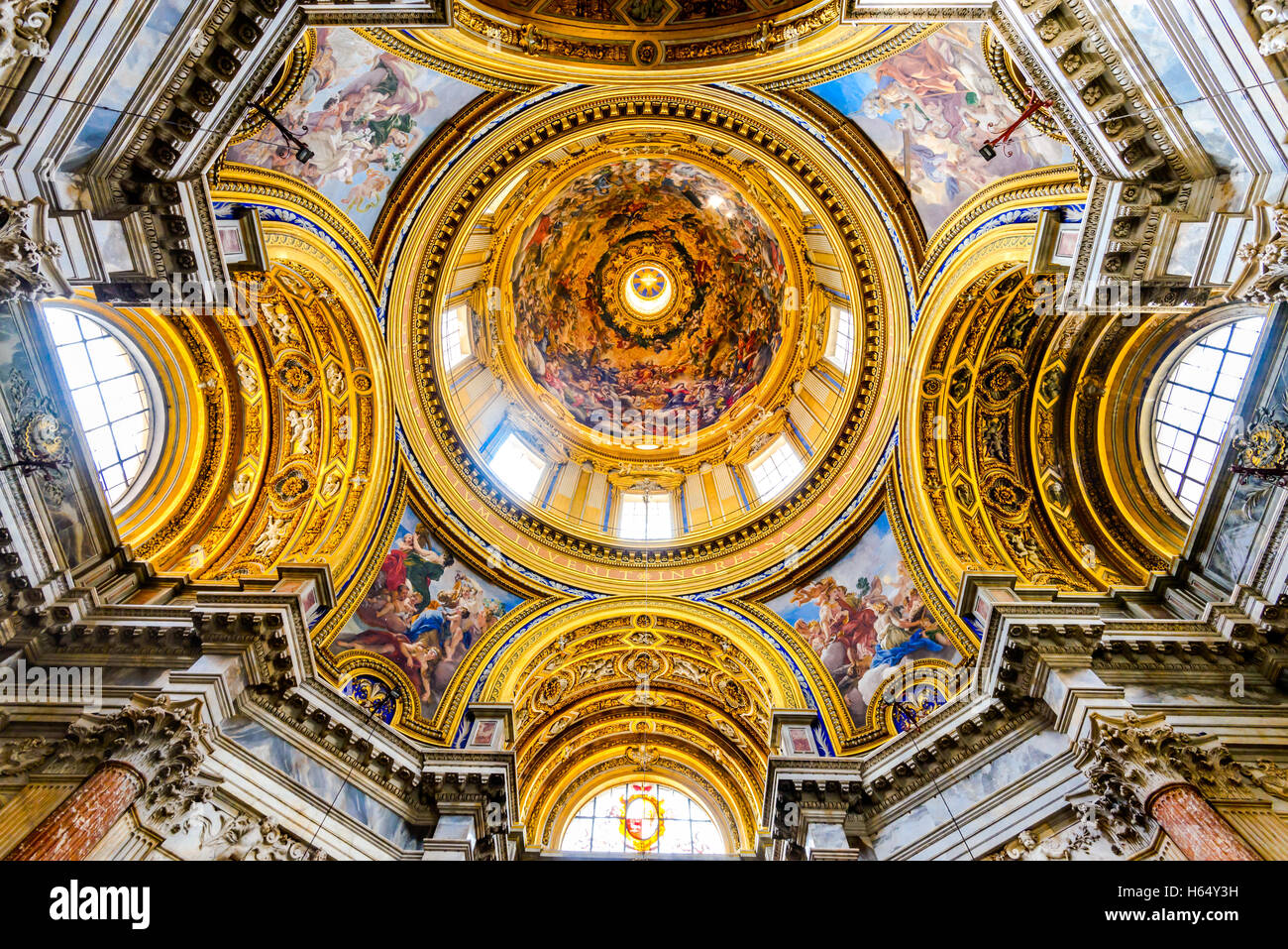 Das wunderschöne Gewölbe des Sant'Agnese in Agone, einer Basilika auf der Piazza Navona, Rom, Italien. Stockfoto