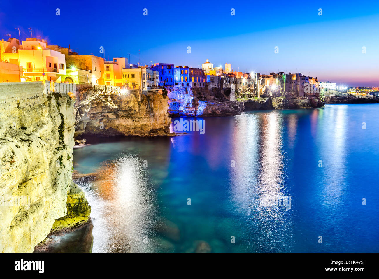 Apulien, Italien. Sonnenuntergang Landschaft von Polignano a Mare, Stadt in der Provinz Bari, Apulien, südlichen Italia an der Adria. Stockfoto