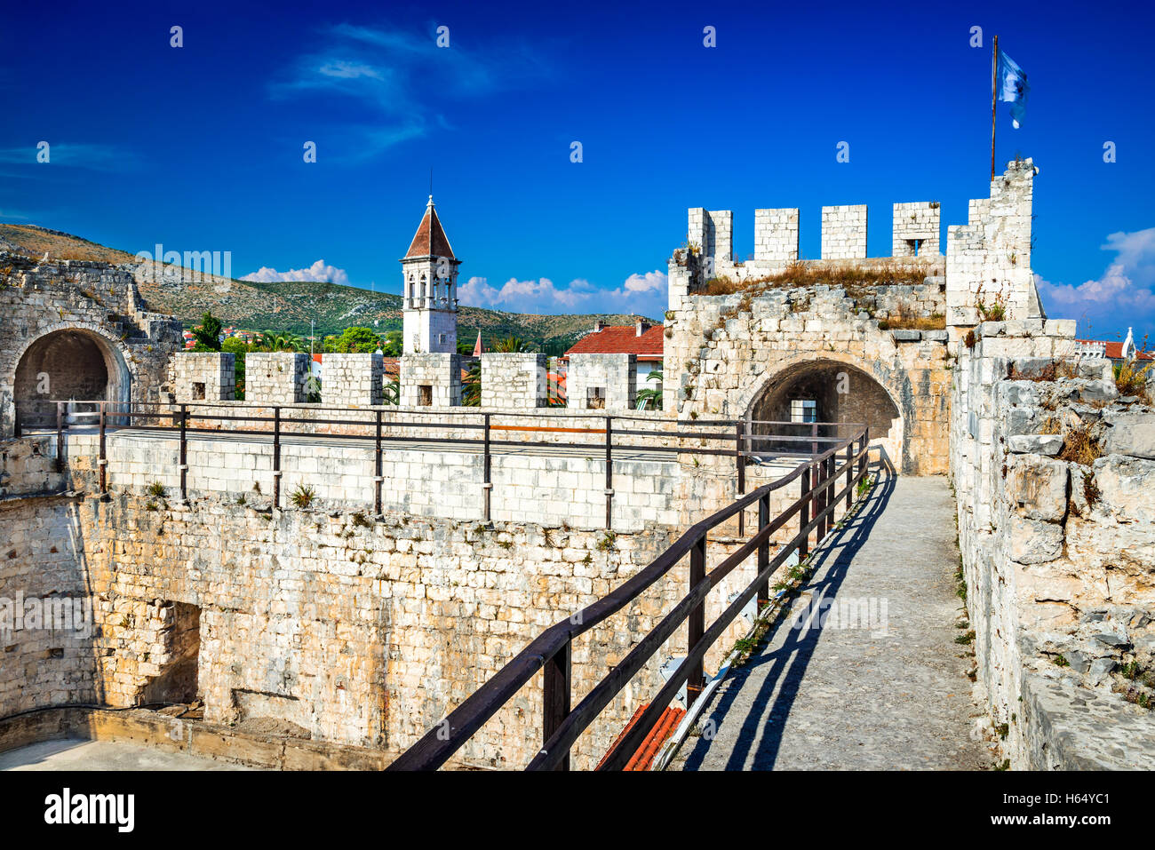 Trogir, Kroatien. Alte mittelalterliche Festung von Trogir auf der dalmatinischen Insel, Split Stadtregion. Stockfoto