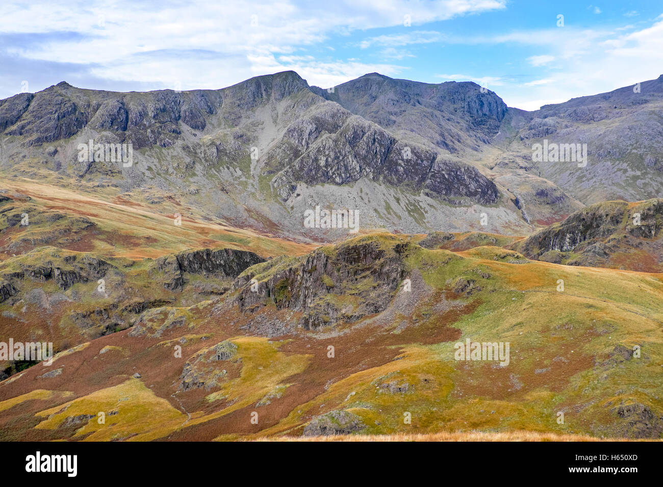 Die Scafell-Gruppe aus Hardknott in den Lake District National Park. Stockfoto