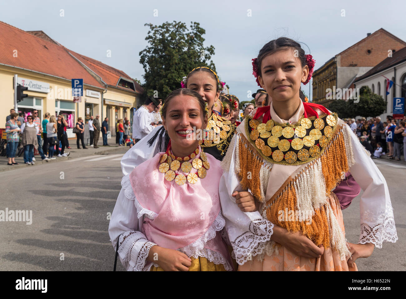 Prozession am Vinkovacke Jeseni oder Herbste Vinkovci, ein traditioneller Folklore Festival, Vinkovci, Slawonien, Kroatien Stockfoto