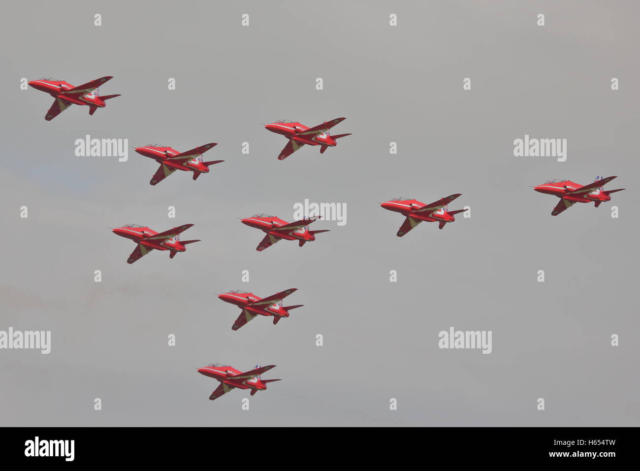 Die Red Arrows durchgeführt ihre Anzeige bei der Royal International Air Tattoo RIAT 2014 in Fairford, Stockfoto
