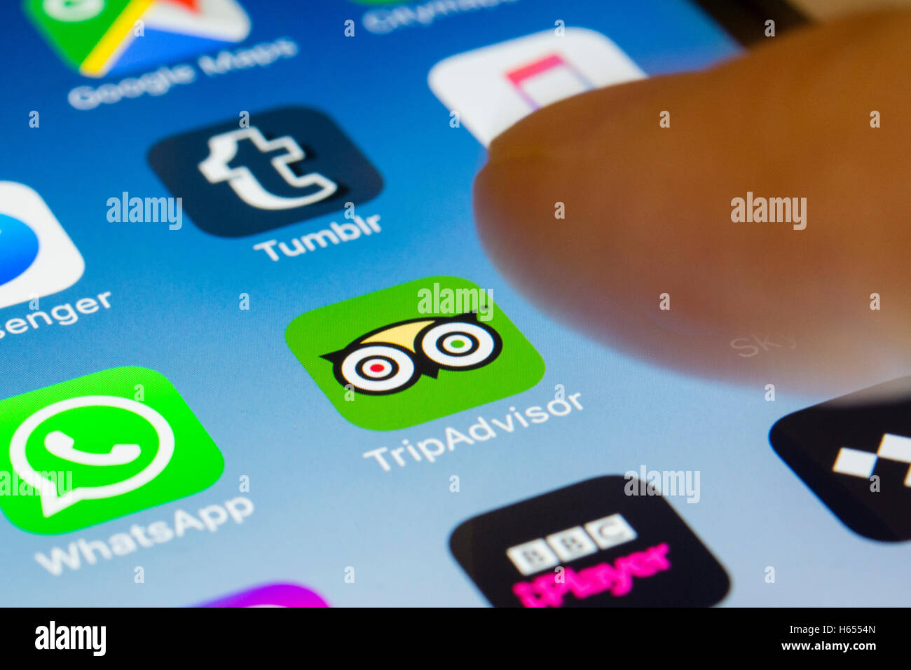 TripAdvisor Reise buchen und Bewertungen Website-app auf dem iPhone Smartphone-Bildschirm hautnah Stockfoto