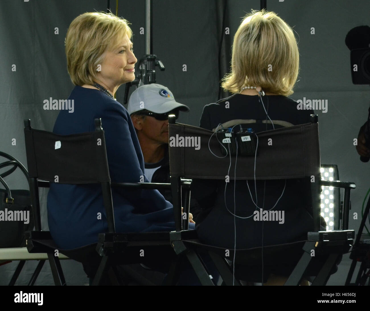 Hillary Clinton und Andrea Mitchell Interview bei Reaganss Trauerfeiern in der Ronald Reagan Presidential Library in Simi Valley, Kalifornien am 11. März 2016 zu tun. Stockfoto