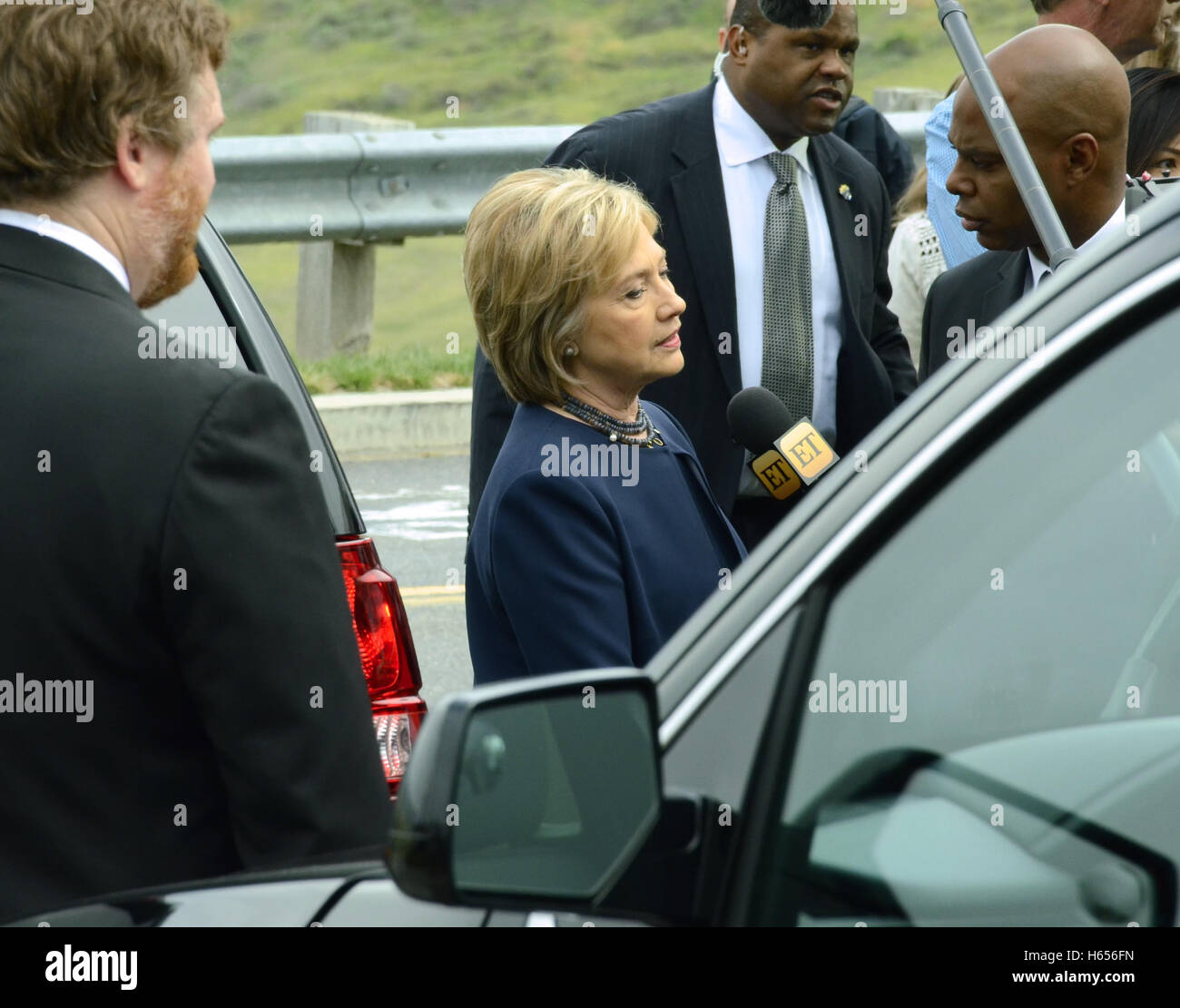 Hillary Clinton ein Interview mit ET an Reaganss Trauerfeiern in der Ronald Reagan Presidential Library in Simi Valley, Kalifornien am 11. März 2016 zu tun. Stockfoto