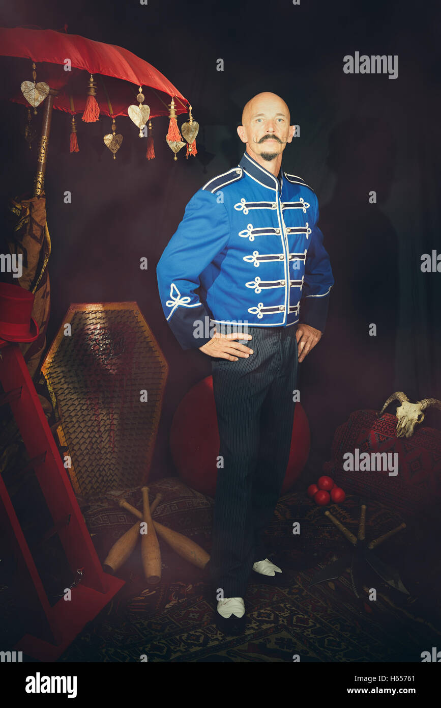Zirkuskünstler in Tracht Stockfoto