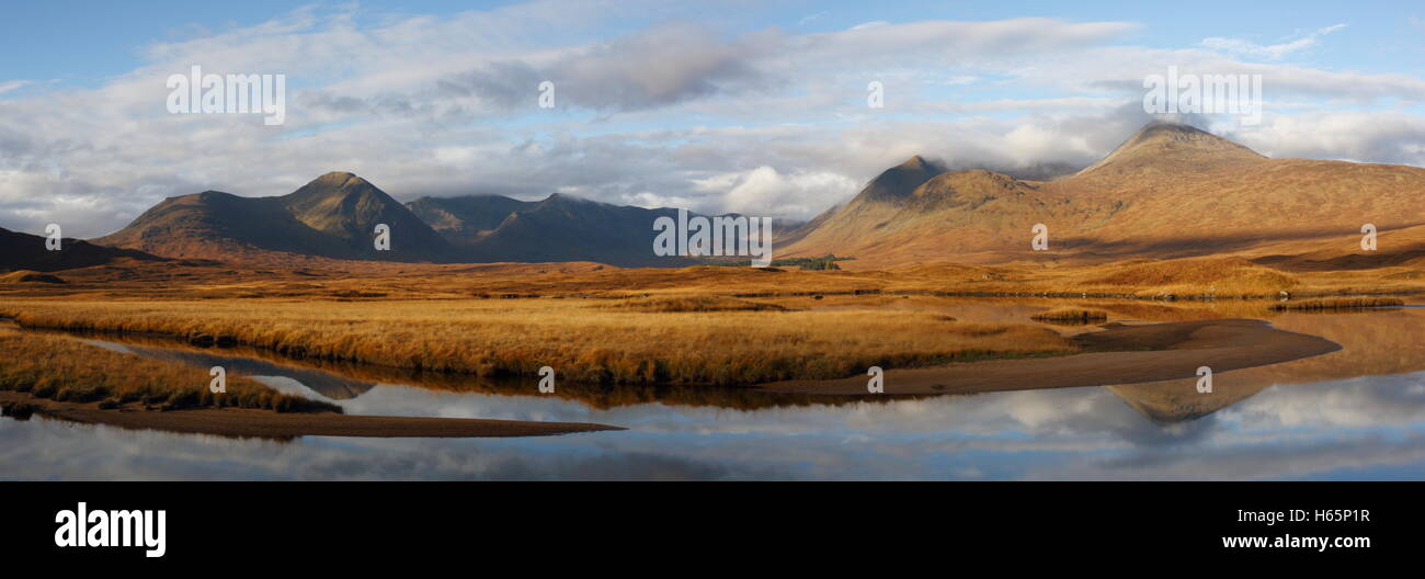 Schwarzer Berg auf Rannoch Moor im Herbst. Stockfoto