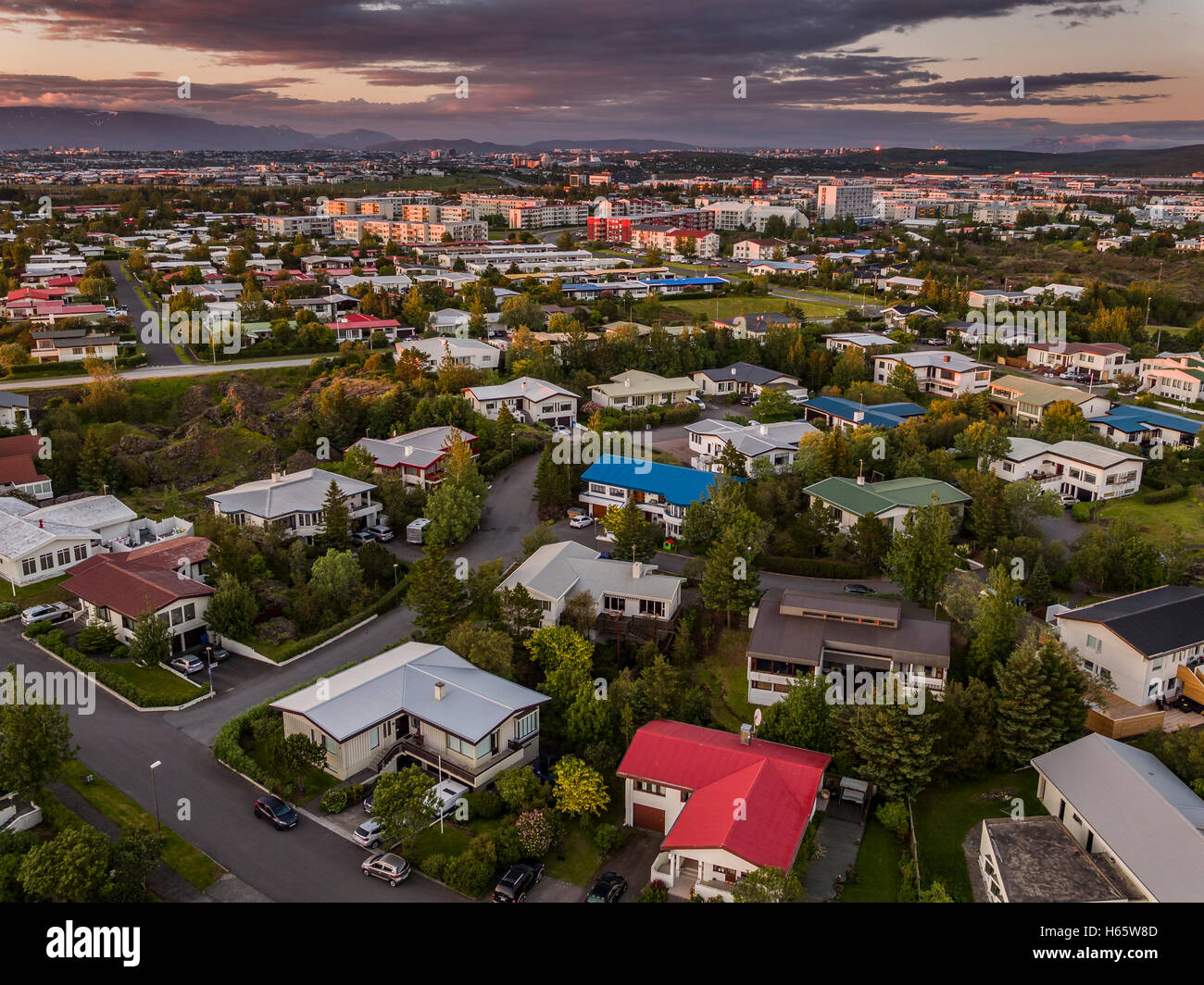 Vorort von Reykjavík, Hafnarfjordur, Island dieses Bild wird mit einer Drohne geschossen. Stockfoto