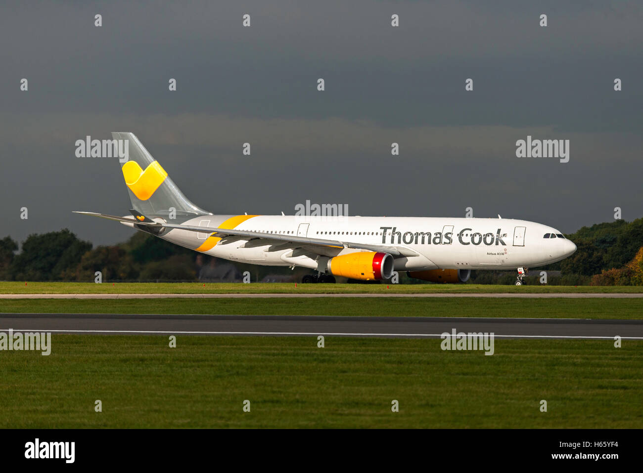 Airbus A330 Thomas Cook Manchester Flughafen England Uk. Ankünfte, Abfahrten. Landung, ausziehen. Stockfoto