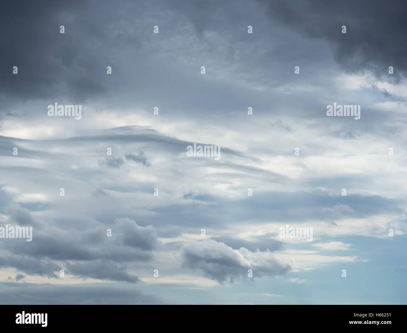 Stürmisch, dramatische bewölktem Himmelshintergrund Stockfoto
