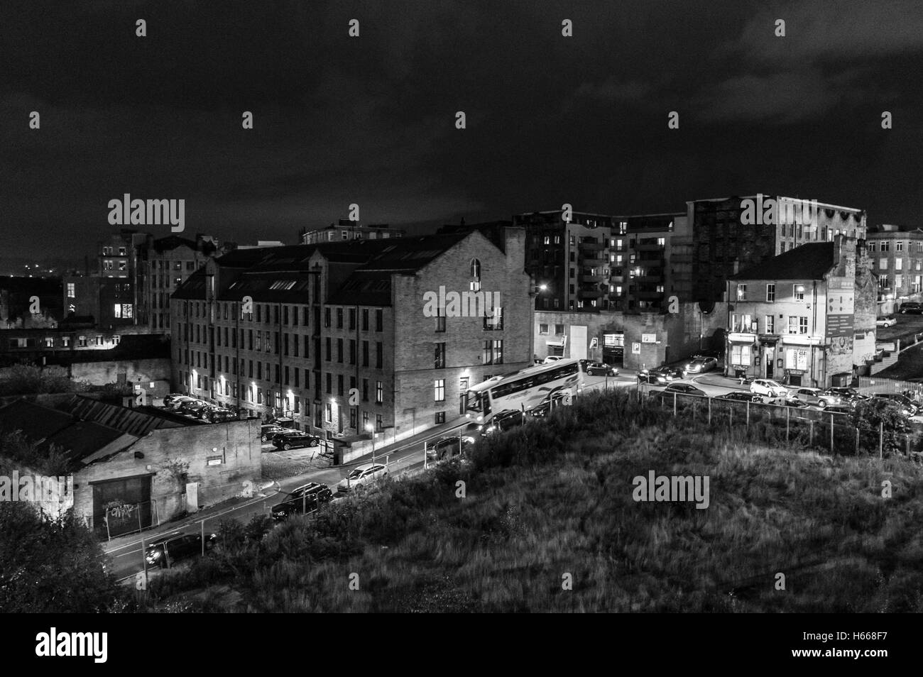 Einem schwarzen & weißen Schuss einige alte Gebäude und Brachflächen in Bradford, West Yorkshire Stockfoto