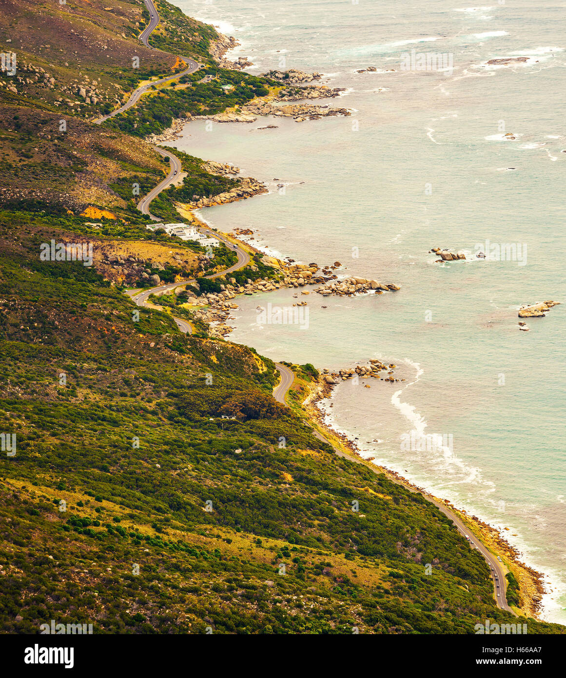 Victoria Road, Küstenstraße entlang Oudekraal Nature Reserve in Kapstadt, Südafrika Stockfoto