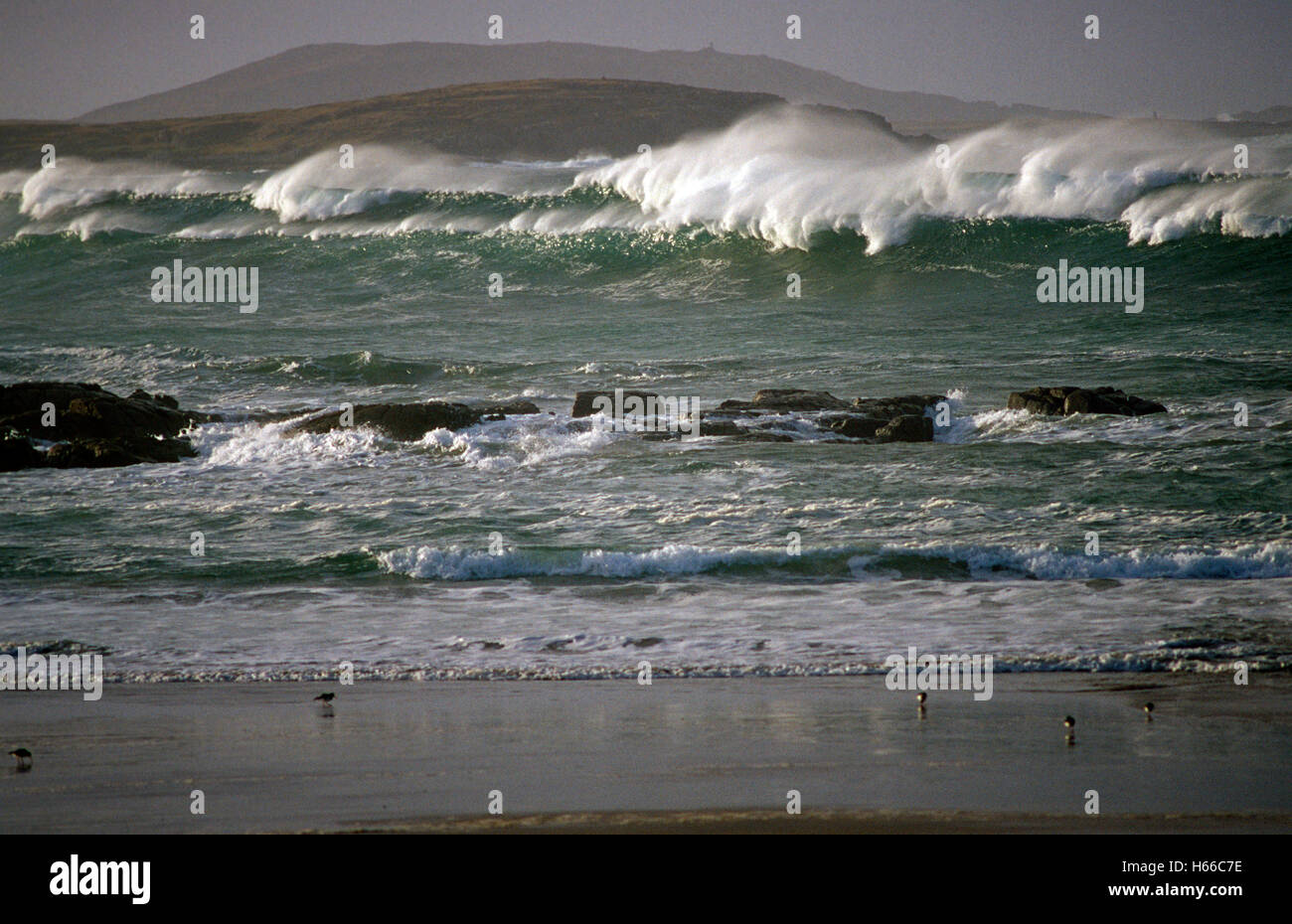 Sturmwellen in Ballyheirnan Bay, Halbinsel Fanad, County Donegal, Irland. Stockfoto