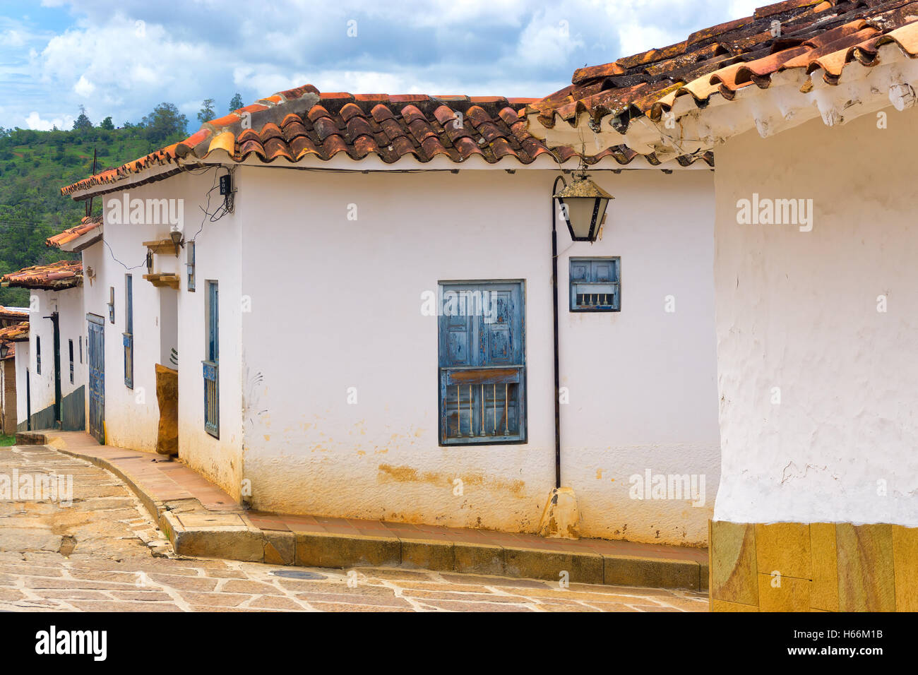 Colonail Architektur und Straße Licht in Barichara, Kolumbien Stockfoto