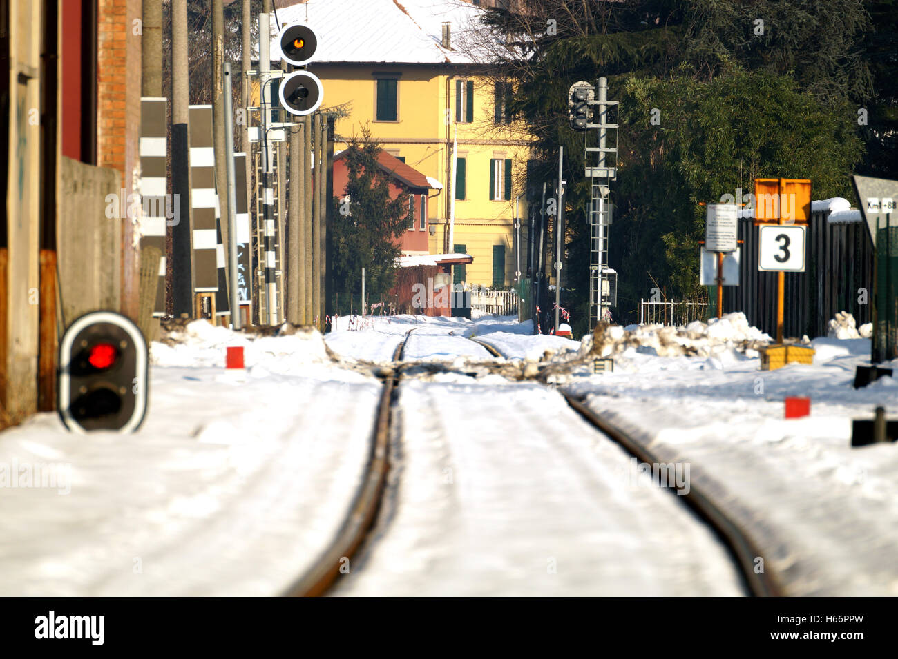 Transport, Kälte, Reiseziel, Stahl, weiß, Winter, Reisen, Wetter, Eisen, Eisenbahn, Natur, Linie, Transport, Scenic, trac Stockfoto