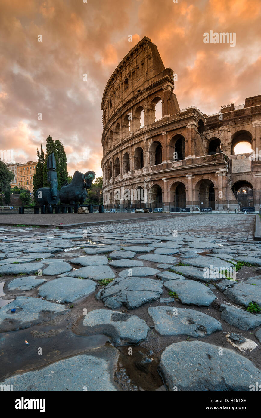 Sonnenaufgang über Kolosseum oder Kolosseum, Rom, Latium, Italien Stockfoto
