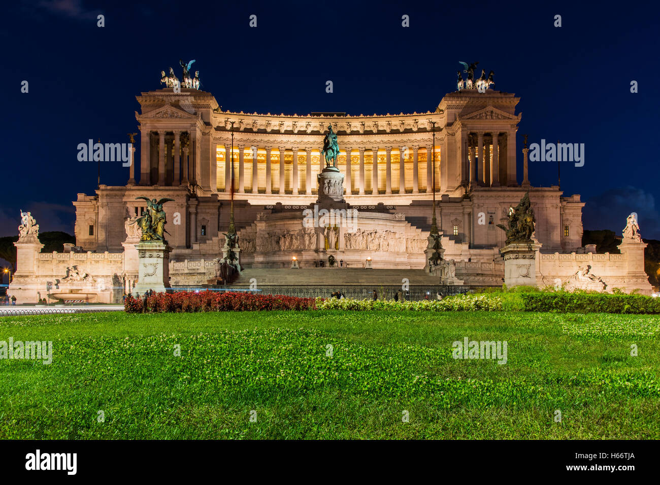 Nachtansicht der Altare della Patria oder Vittoriano Denkmal, Rom, Latium, Italien Stockfoto