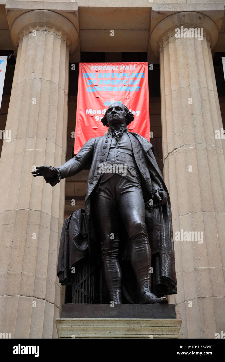 Statue von George Washington vor der Federal Hall, Wall Street, Lower Manhattan, New York, USA Stockfoto