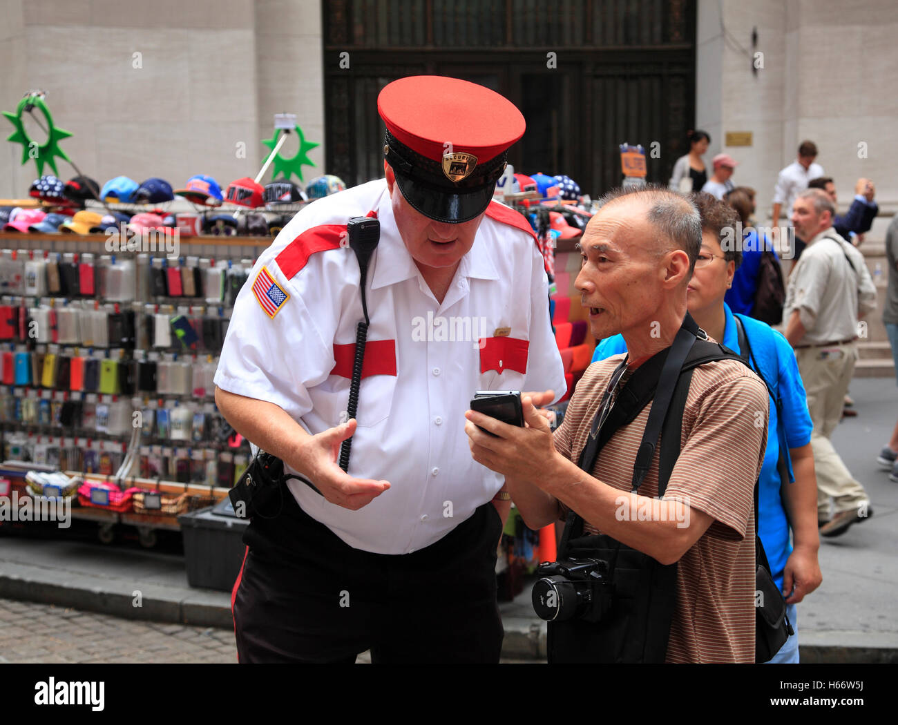 Touristen an der Wall Street, Manhattan, New York, USA Stockfoto