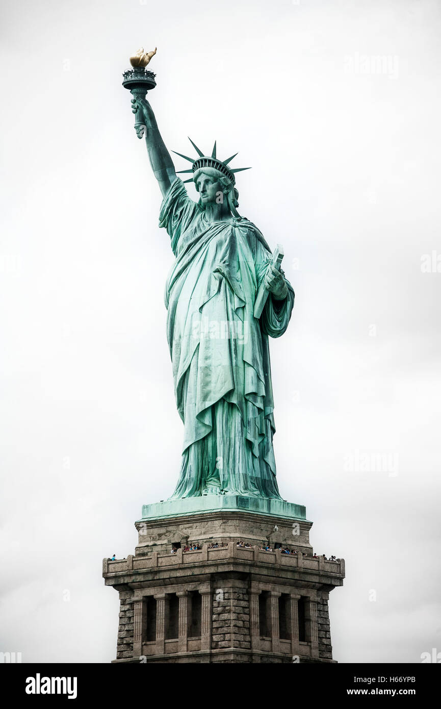 Freiheitsstatue, kolossale neoklassische Skulptur von Frederic Auguste Bartholdi auf Liberty Island im Hafen von New York, Manhattan Stockfoto