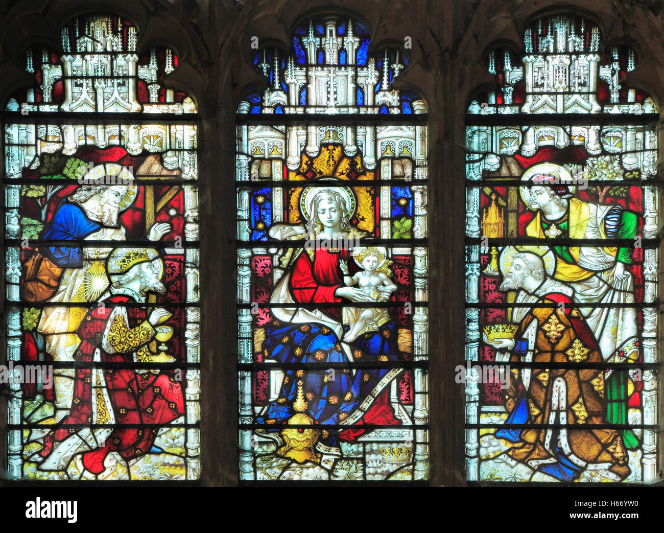 Die Geburt Christi, Anbetung der Heiligen drei Könige, die Heiligen drei Könige, Maria, Joseph, Jesus, Buntglasfenster, Docking-Norfolk England UK Geburt Stockfoto
