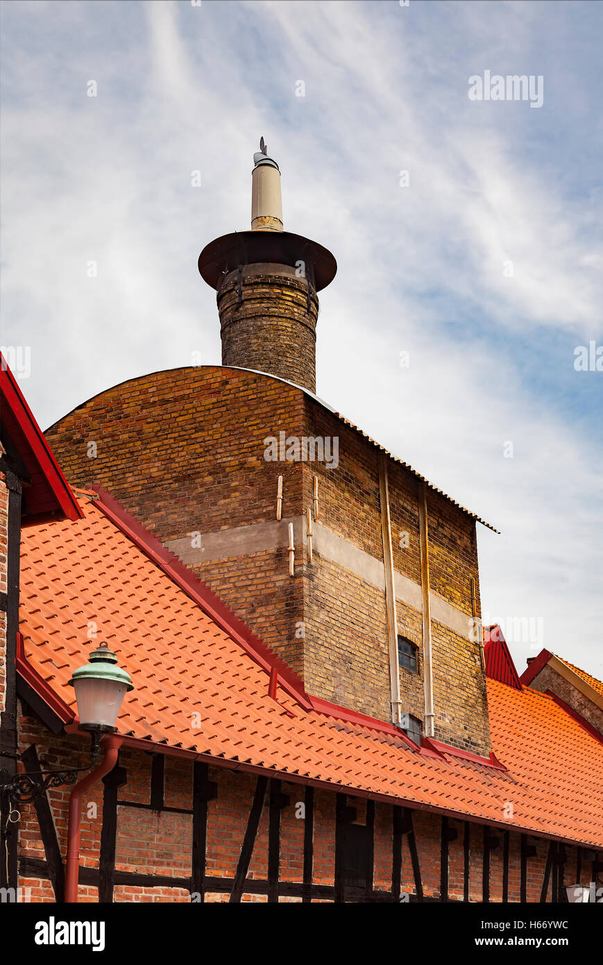 Bild des historischen Backstein-Kamin. Ystad, Schweden. Stockfoto