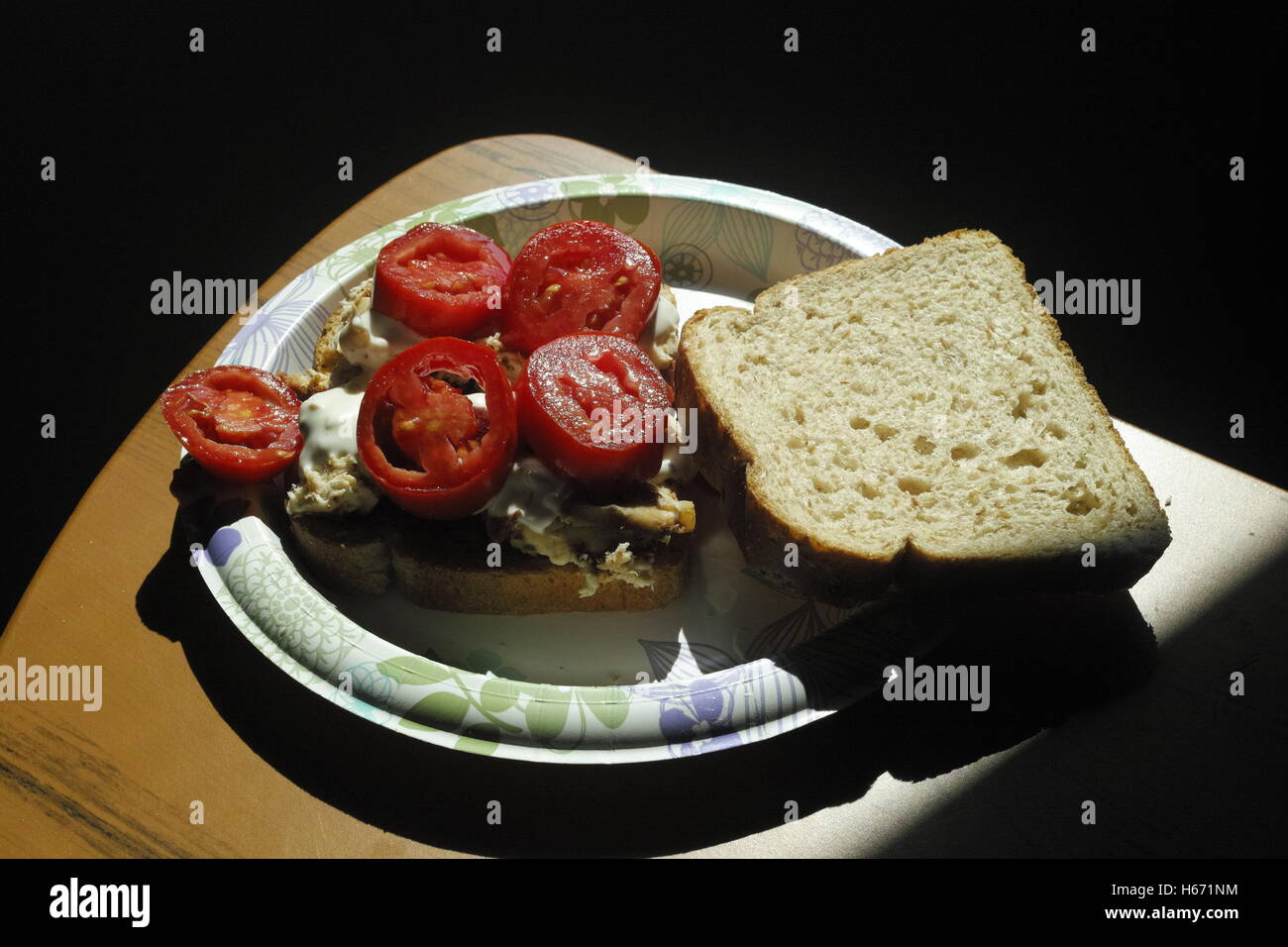 Gegrillte BLT Bacon, Salat und Tomate Sandwiches mit Hühnchen und Avocado Stockfoto