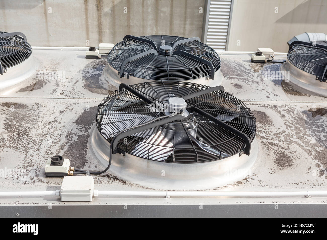 auf einem flachen Dach es Kühlung Klimaanlage Stockfoto