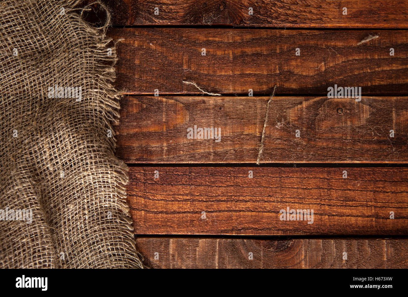 Sackleinen Textur auf Holztisch Stockfoto