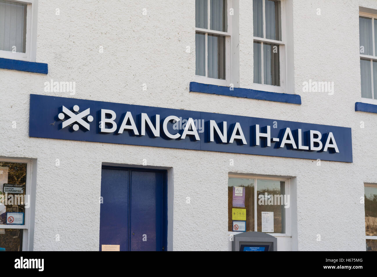 Bank of Scotland Zeichen geschrieben im gälischen in Isle Of Skye Stadt Broadford, Isle Of Skye, Schottland, Großbritannien Stockfoto