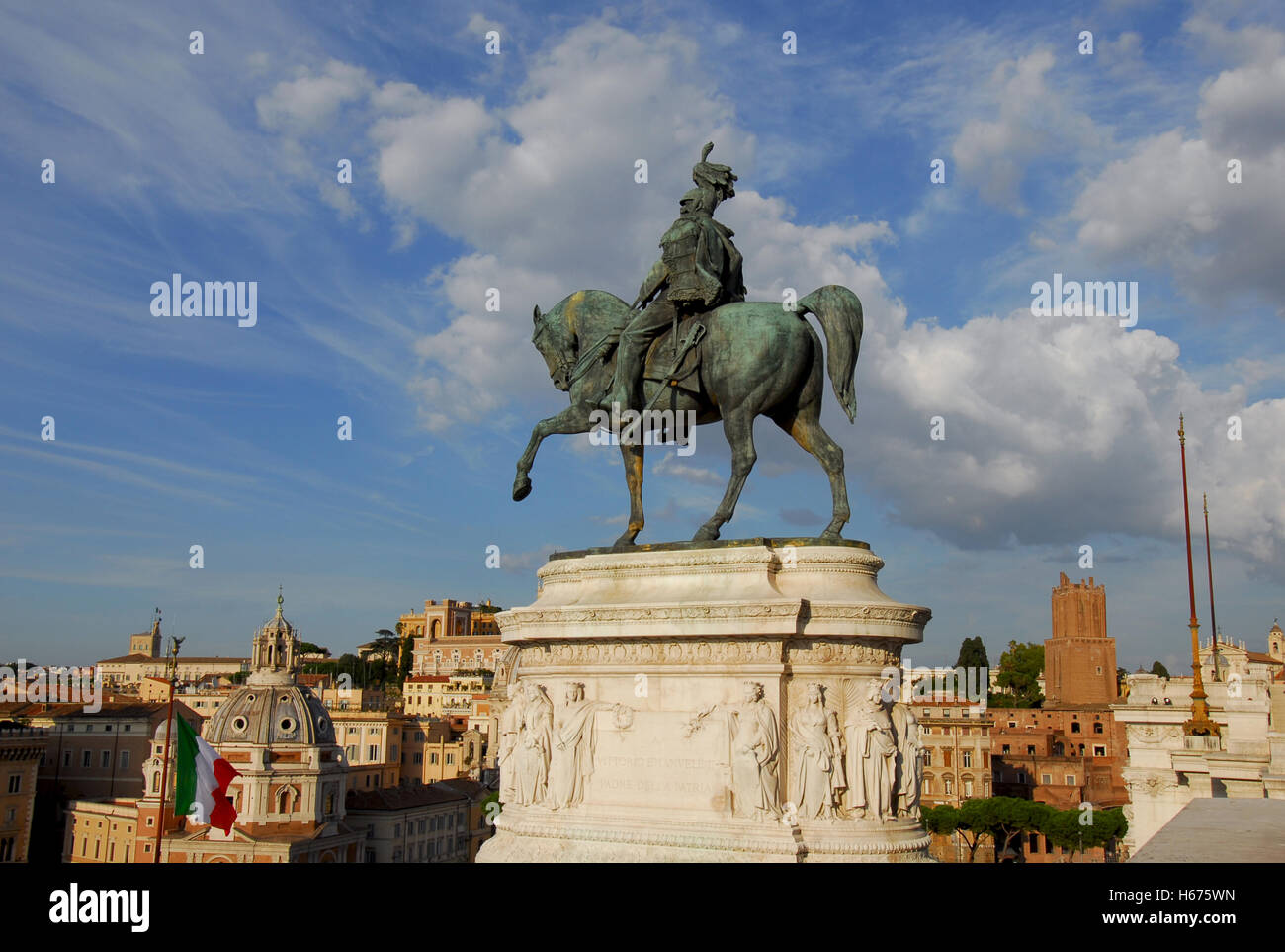 Bronzene Reiterstandbild von Vittorio Emanuele König von Italien, von Vittoriano monumentalen Altar im historischen Zentrum von Rom Stockfoto