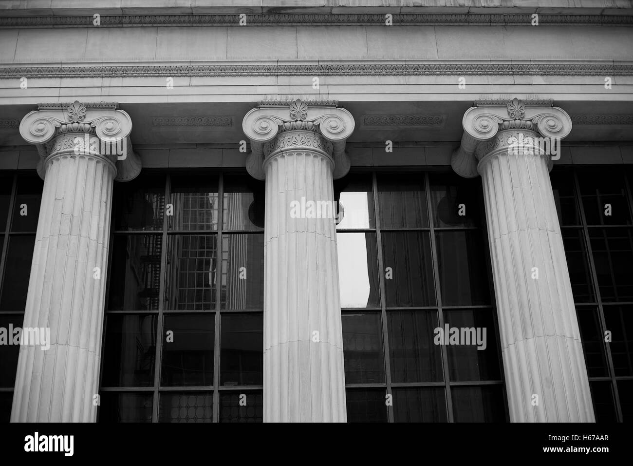 Drei ionischen Säulen auf öffentliche Gebäude in Chicago Stockfoto