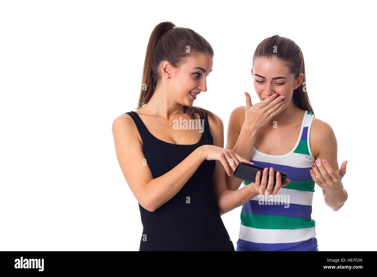 Zwei junge Frauen mit smartphone Stockfoto