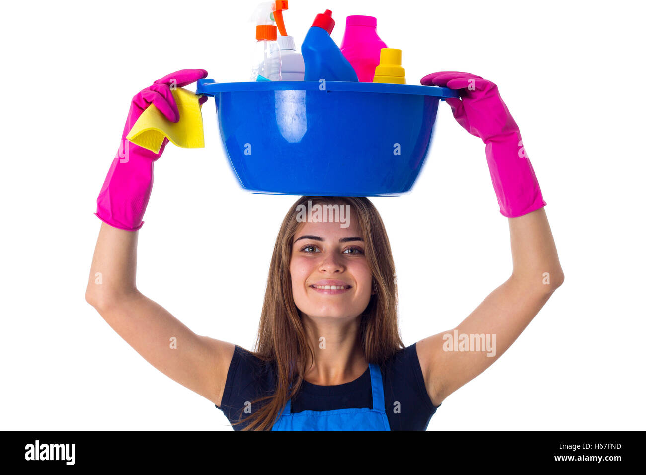 Frau mit Reinigung Dinge im Waschbecken Stockfoto