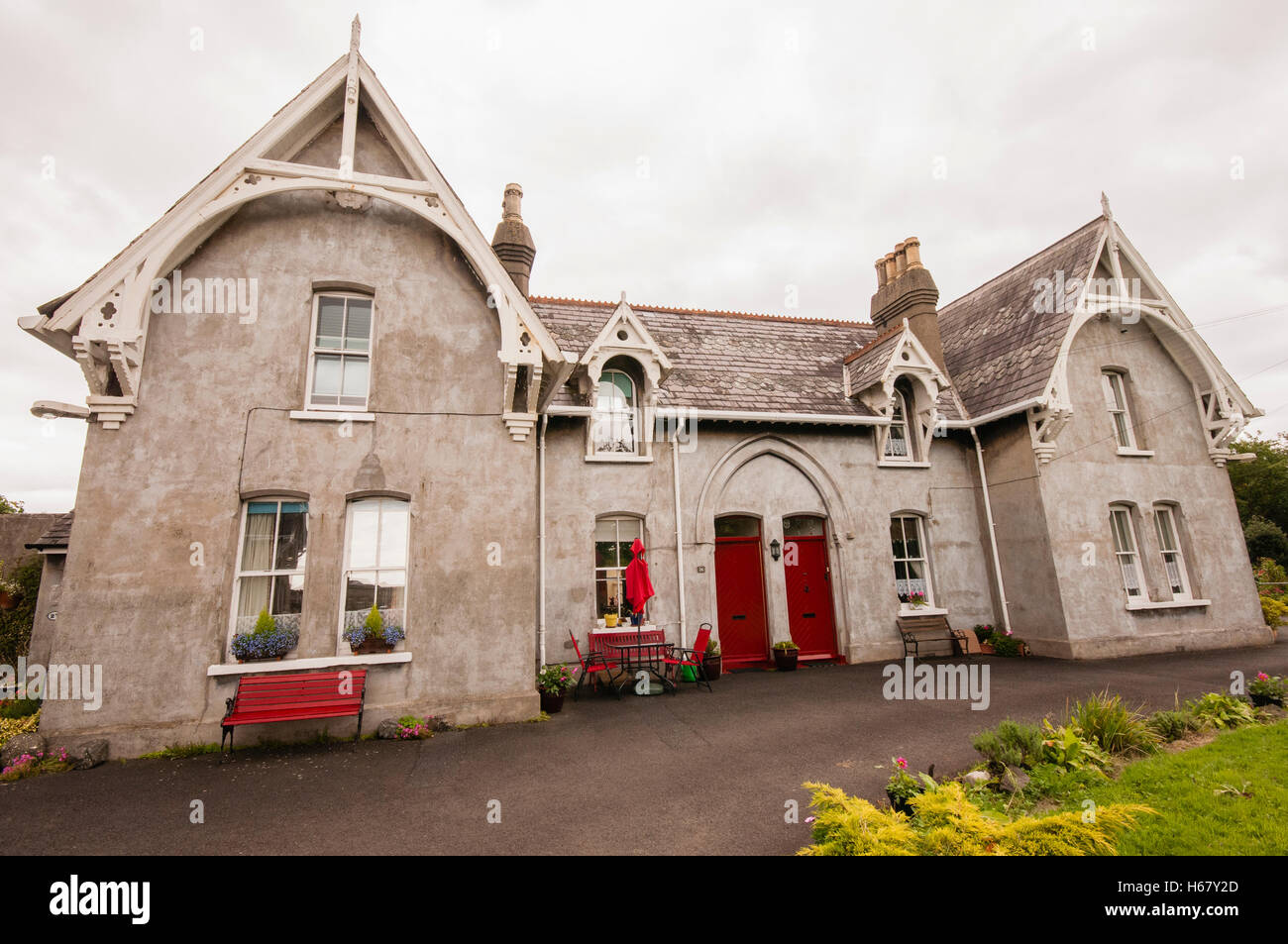 Charles Shiels Institution Armenhäuser, Carrickfergus, gebaut im Jahre 1868 als gemeinnütziger Verein für "mittellose Frauen". Stockfoto