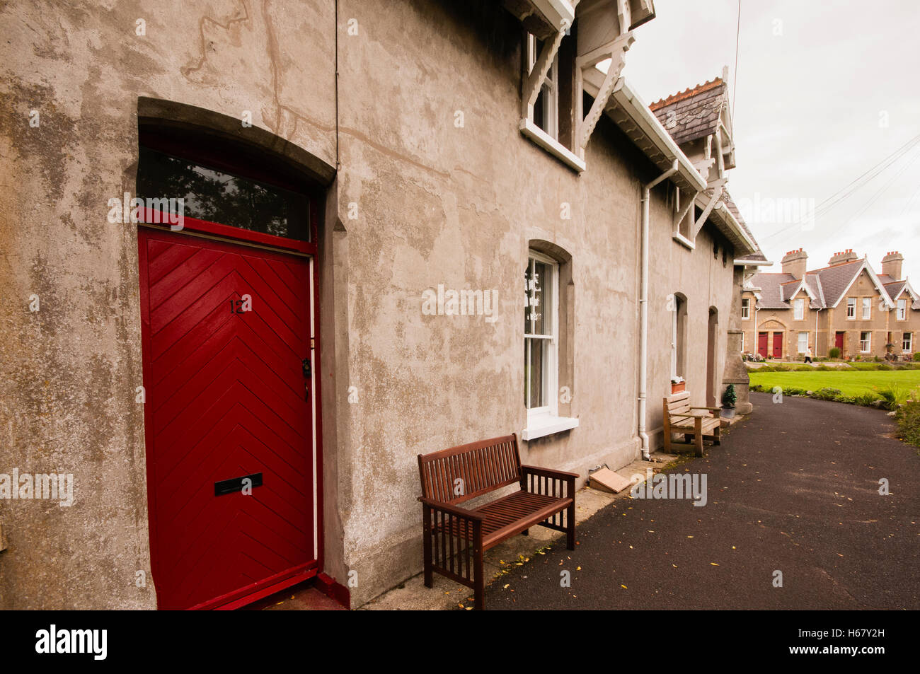 Charles Shiels Institution Armenhäuser, Carrickfergus, gebaut im Jahre 1868 als gemeinnütziger Verein für "mittellose Frauen". Stockfoto