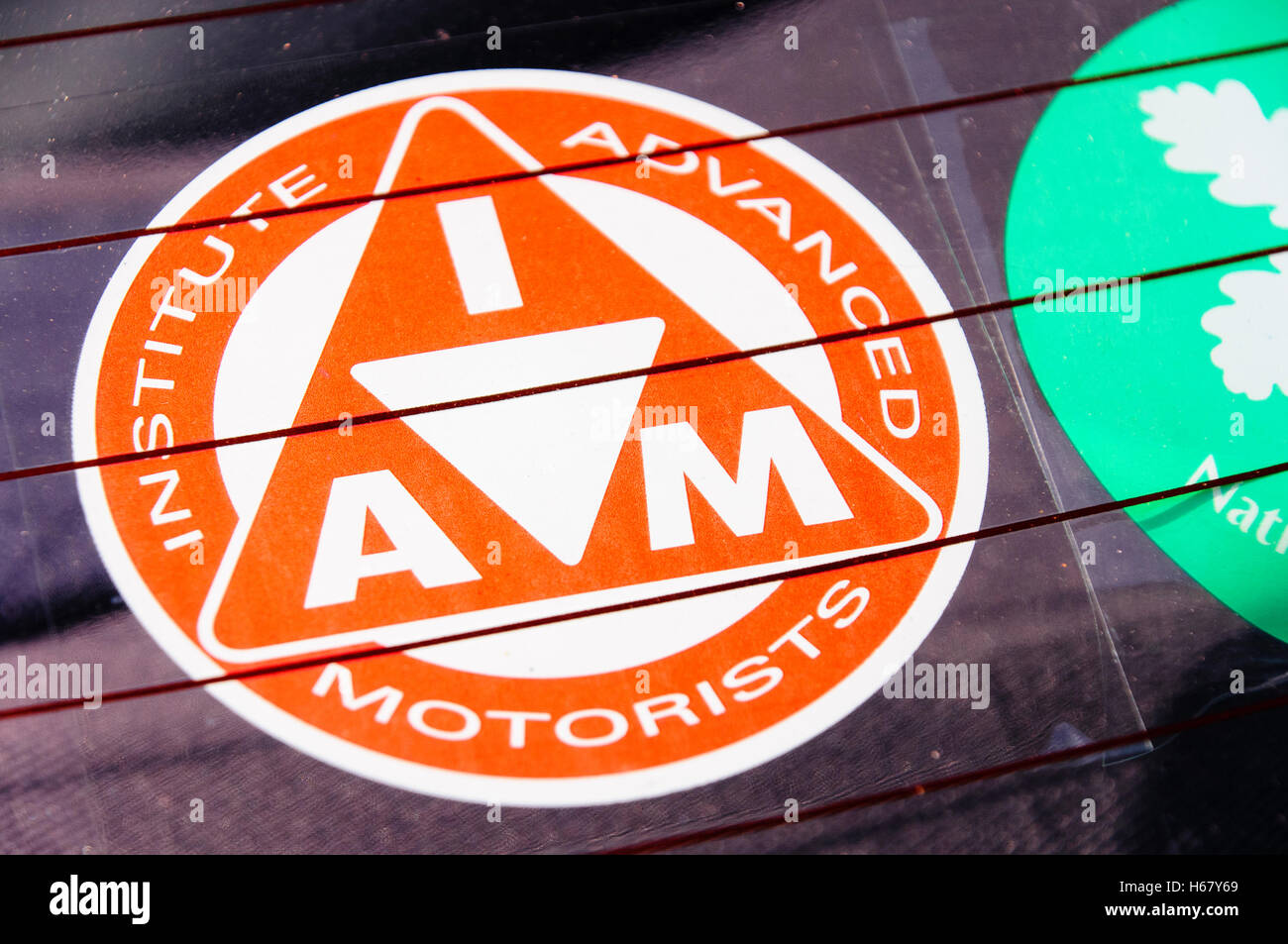 Logo für das Institut der Advanced Autofahrer (IAM) auf ein Auto. Stockfoto