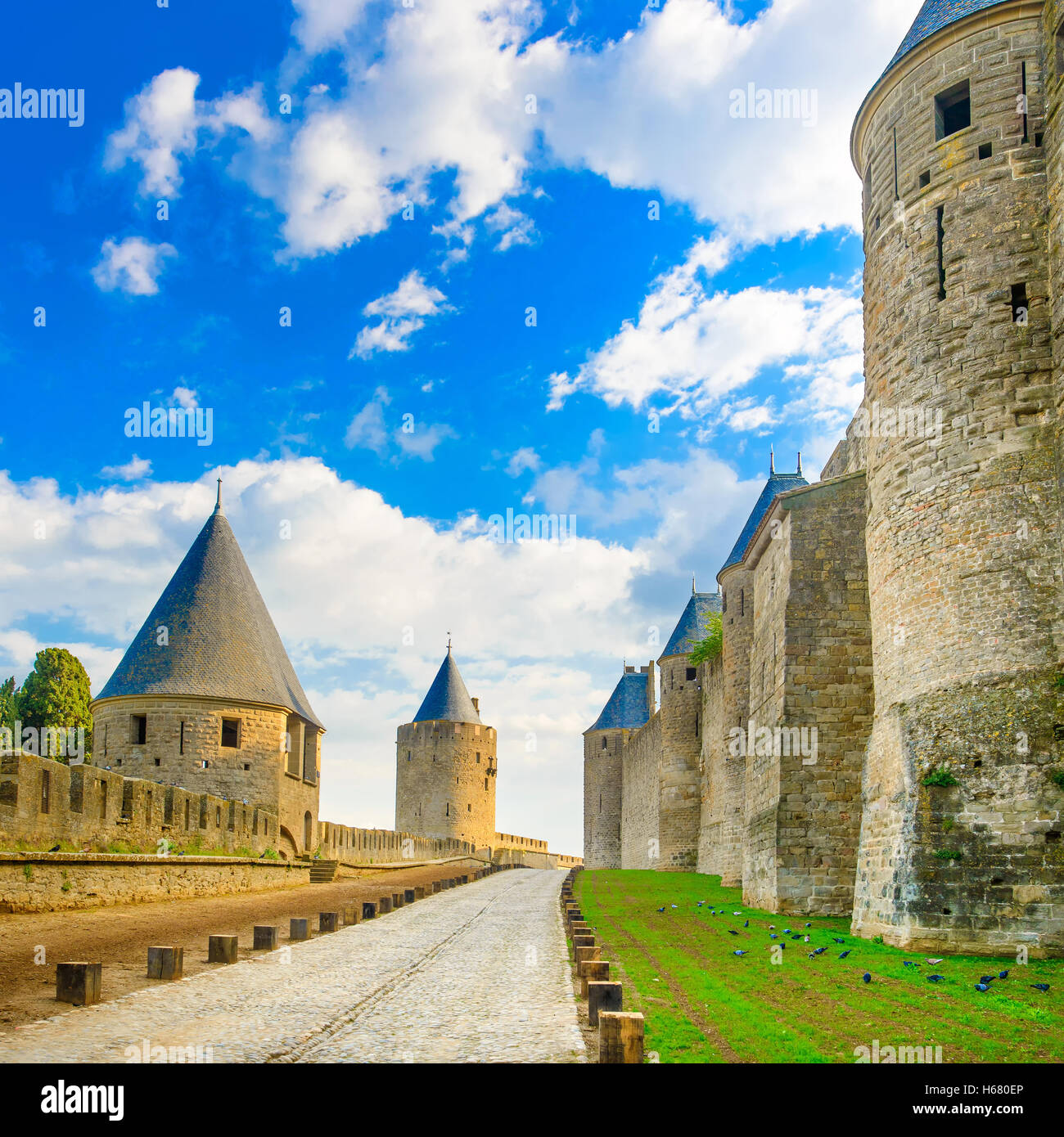 Carcassonne zitieren, mittelalterliche Festungsstadt am Sonnenuntergang. Languedoc Roussillon, Frankreich, Europa. Stockfoto